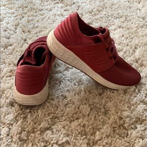 New Balance women’s maroon shoe size 8